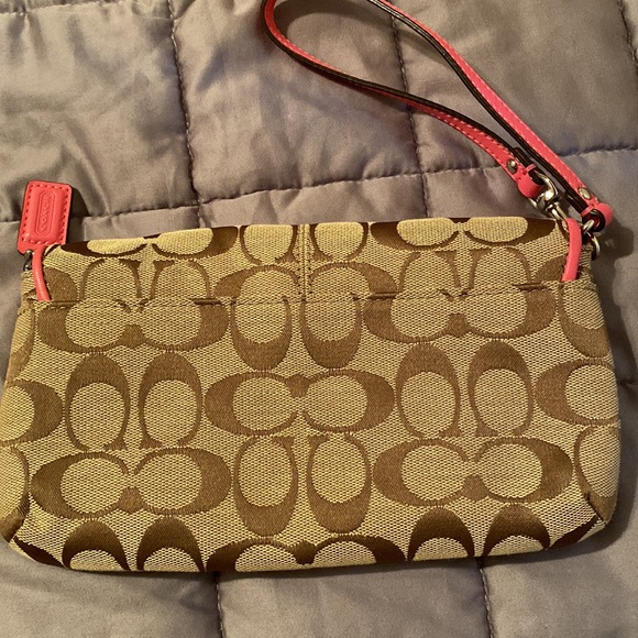 Coach wristlet with adjustable strap. - Picture 5 of 5